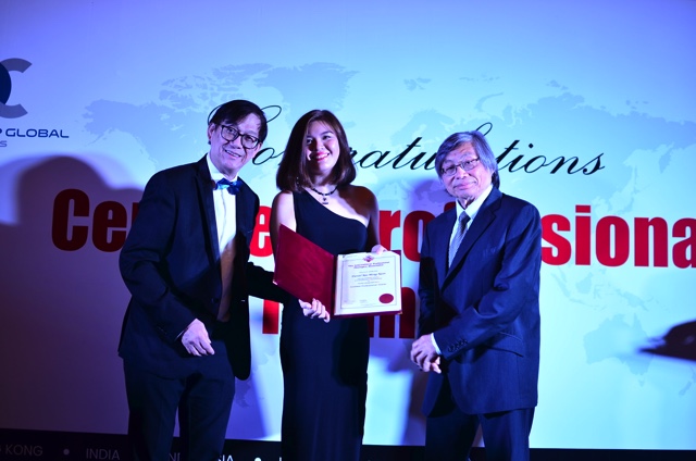 One of the graduates, Ms Daphne Au receiving her award from Director K.C. See and Michael Wooi, CEO IPMA.